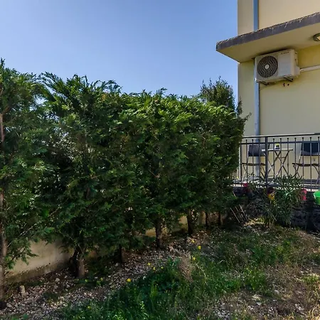 Rea Apartment *